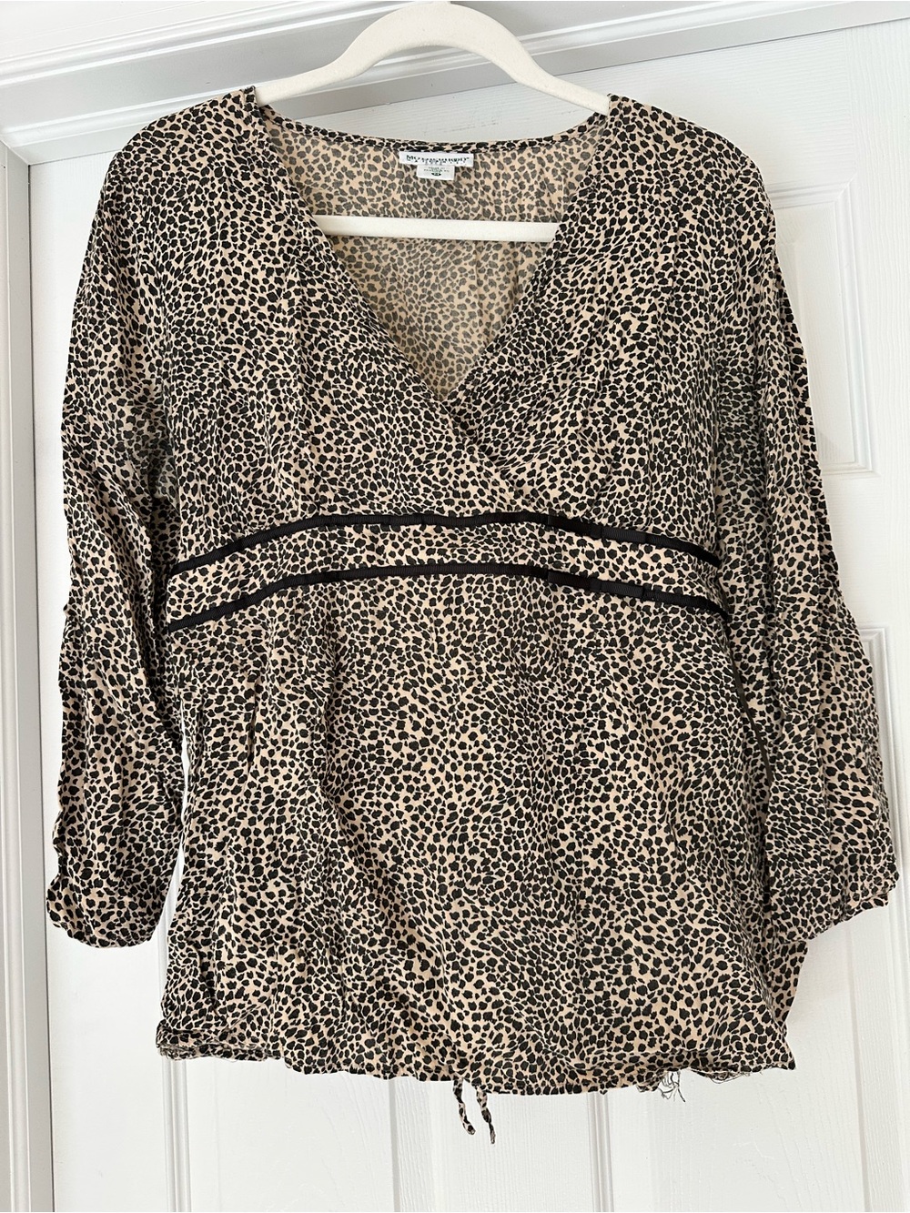 Motherhood Maternity size M Beige/Black Leopard Print V-Neck 3/4 Blouse